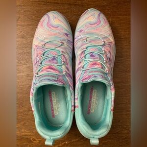 Skechers slip ons Woman’s 9 W pastel rainbow swirl